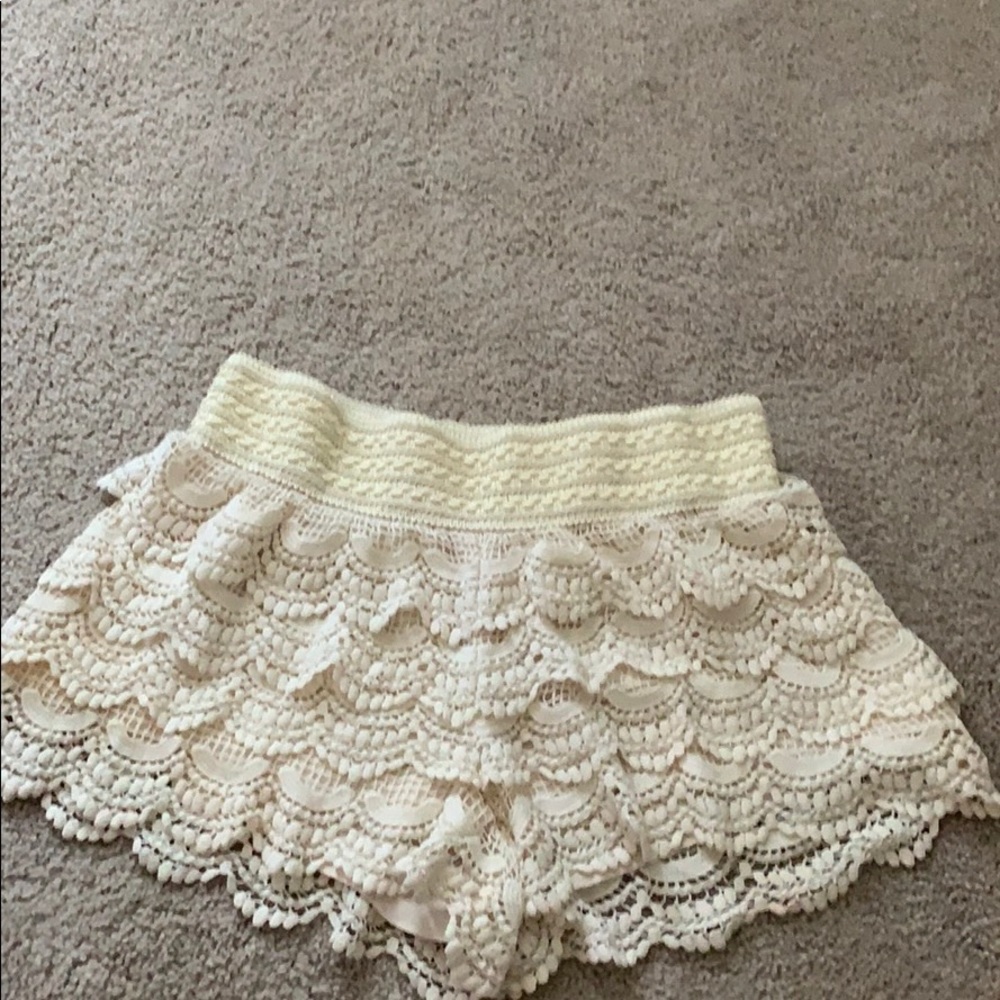 Lace layered short